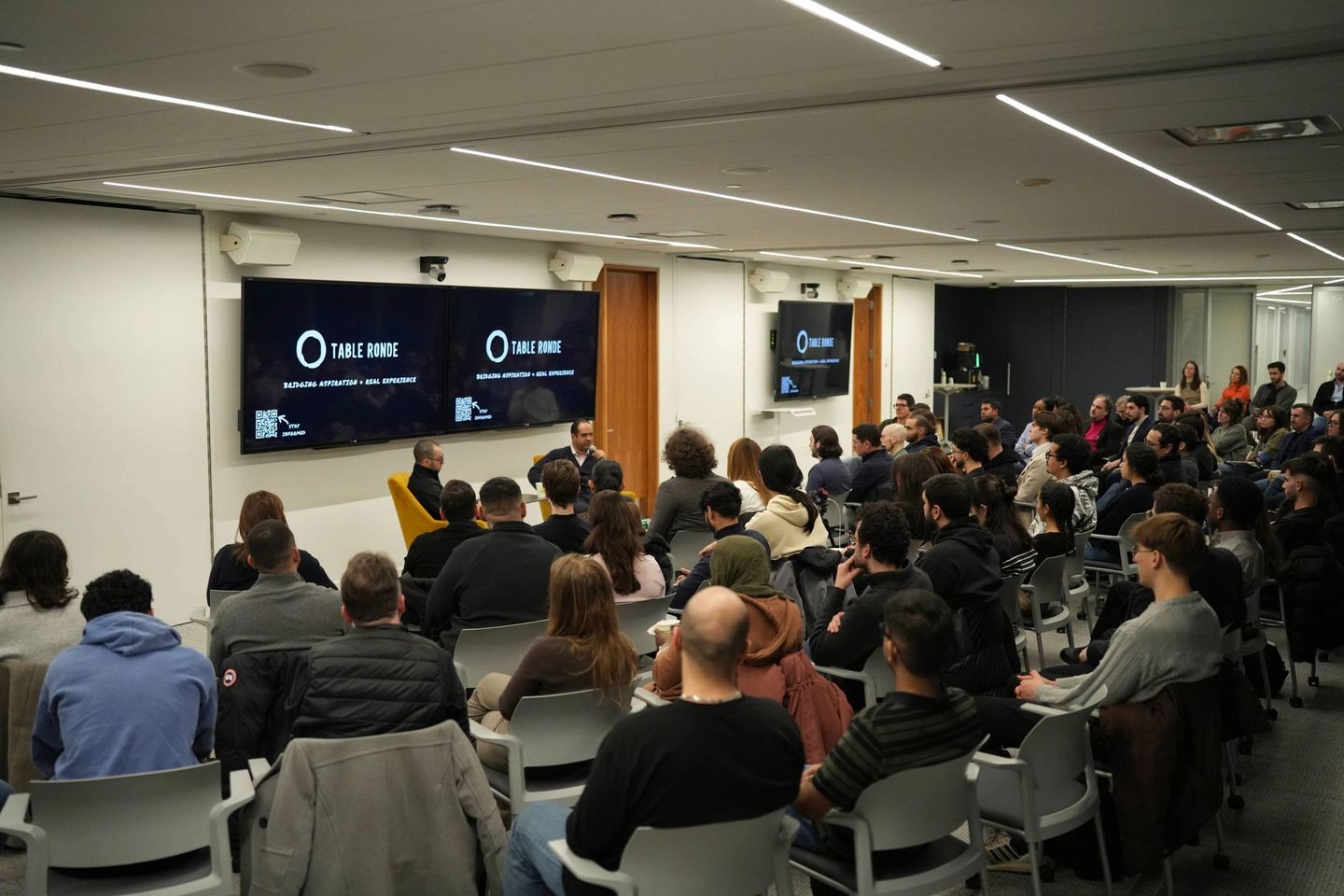 A full room at a Table Ronde talk
